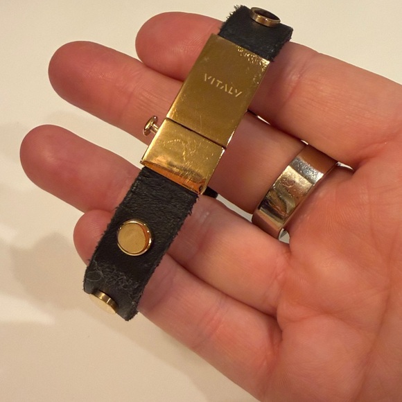 Elegant Gold and Clear Chain Necklace plus leather bracelet - Picture 5 of 8